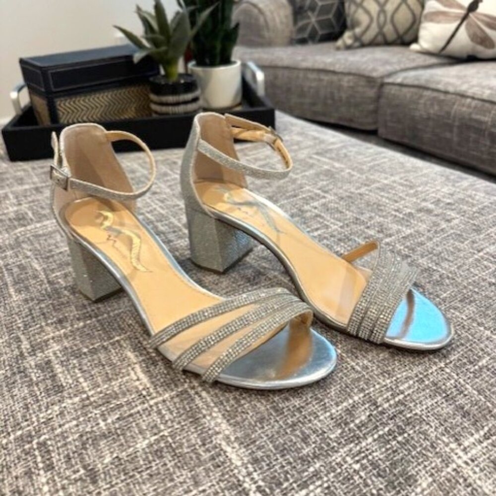 SILVER METALLIC TEXTURED BLOCK-HEEL SANDAL - NAGIDA